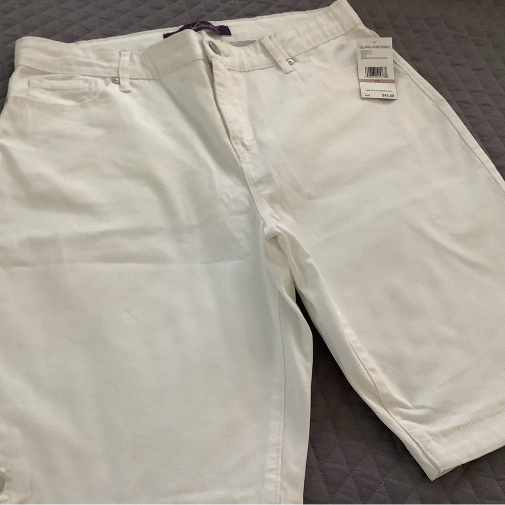 New white Gloria Vanderbilt shorts 12P